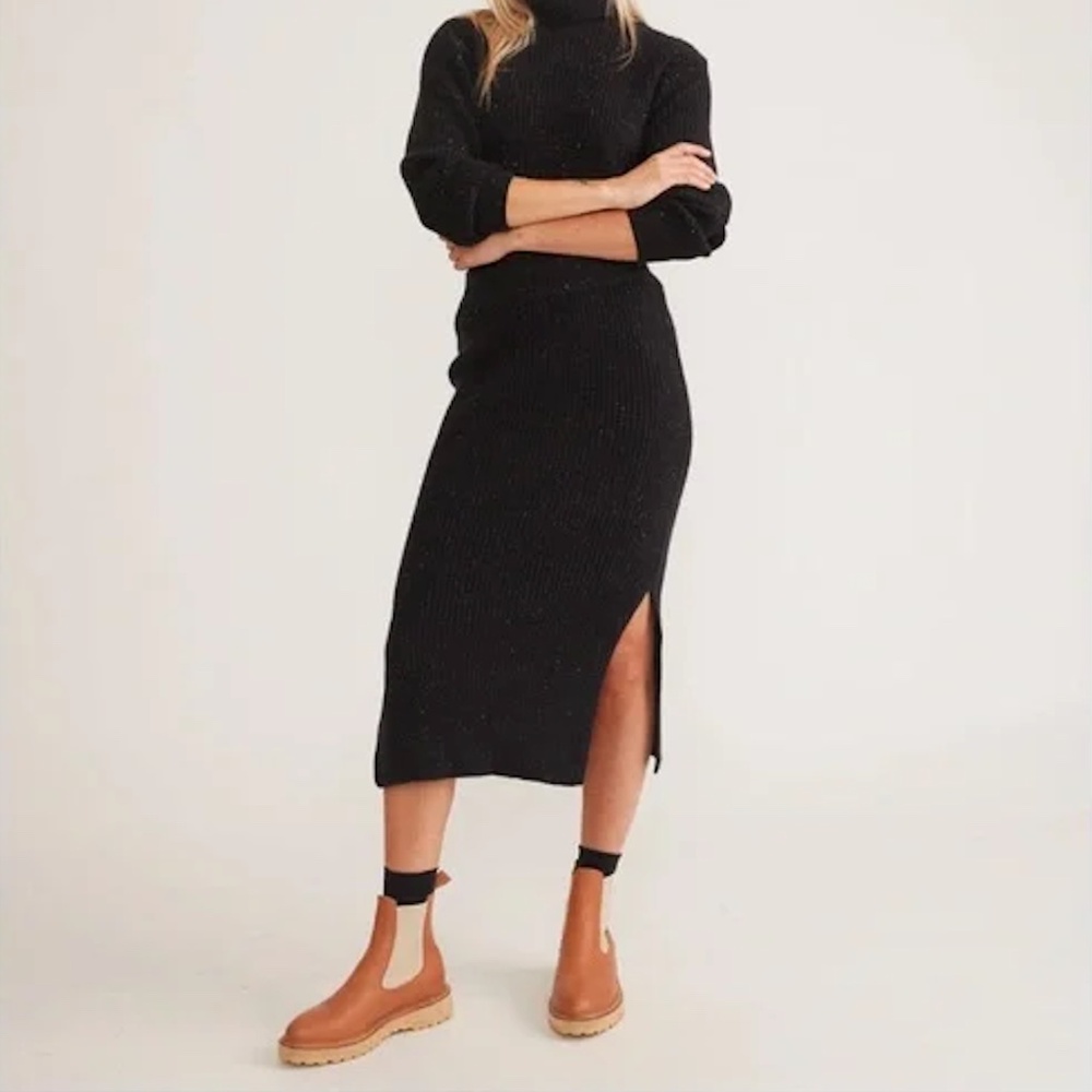 Marine Layer Isla Sweater Skirt (Small, Midnight) - Picture 4 of 6